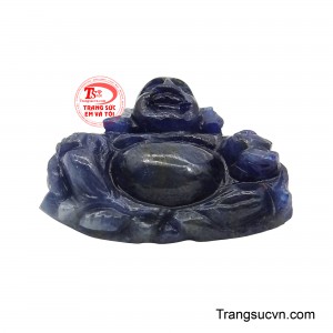 Hình tượng Phật Di Lặc nổi bật với gương mặt tròn đầy và nụ cười hiền hậu, đôi tay ôm trọn phúc khí. 