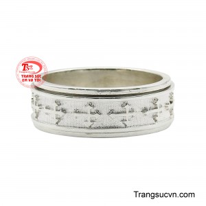 Đây là món trang sức dành cho những ai muốn làm mới phong cách cá nhân, muốn tìm kiếm một dấu ấn riêng không trộn lẫn, vừa tinh tế, vừa khác biệt.