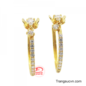 Hoa tai vàng tây 10k nhỏ xinh với thiết kế tinh tế, thanh mảnh, phù hợp với phong cách nhẹ nhàng và hiện đại.