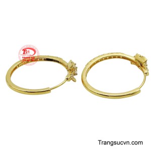 Đây là lựa chọn lý tưởng cho những ai yêu thích sự đơn giản nhưng vẫn muốn toát lên vẻ nữ tính và sang trọng.