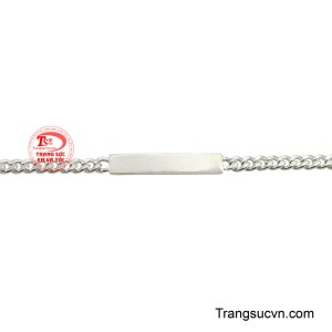 Đây là món quà ý nghĩa, vừa dễ thương vừa gửi gắm lời chúc yêu thương và che chở dành cho bé yêu.