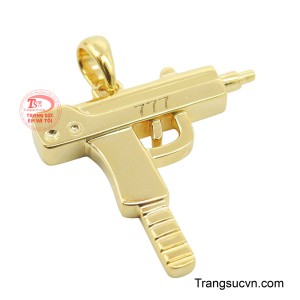 Từng đường nét sắc sảo mang tinh thần mạnh mẽ, dứt khoát, phù hợp với những quý ông yêu thích phong cách khác biệt.