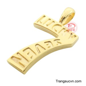 Khi đeo mặt dây số 7, người đeo được tin rằng sẽ thu hút năng lượng tích cực, gia tăng cơ hội thành công trong công việc và cuộc sống.