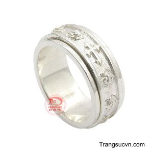 Không những thế nó còn mang ý nghĩa phong thủy giúp xua đuổi năng lượng tiêu cực, cân bằng cảm xúc cho người đeo. 