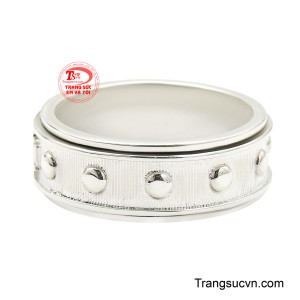 Chiếc nhẫn giúp tôn lên phong độ, thể hiện gu thẩm mỹ nam tính và cá tính riêng của người đeo.