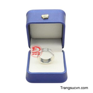 Sản phẩm được giao hàng toàn quốc.