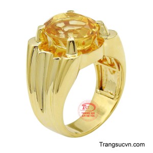 Nhẫn nam thạch anh vàng phong cách là điểm nhấn hoàn hảo dành cho quý ông yêu thích sự sang trọng và bản lĩnh.
