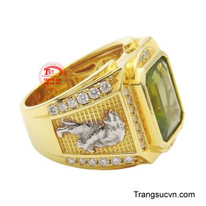 Tổng thể thiết kế vừa mạnh mẽ vừa tinh tế, phù hợp với quý ông yêu thích phong cách lịch lãm, quyền uy.