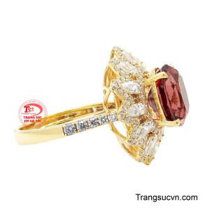 Sở hữu nhẫn Spinel nguyệt quang không chỉ là lựa chọn trang sức, mà còn là tuyên ngôn về phong cách và đẳng cấp riêng của bạn.