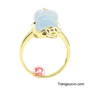 Hình tượng tỳ hưu uy quyền được chạm khắc sắc nét, mang ý nghĩa chiêu tài – giữ lộc, thu hút vận may và bảo vệ chủ nhân.