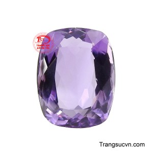 Các giác cắt tinh xảo giúp viên đá phản chiếu ánh sáng lấp lánh, tạo hiệu ứng hào quang nổi bật ở mọi góc nhìn.