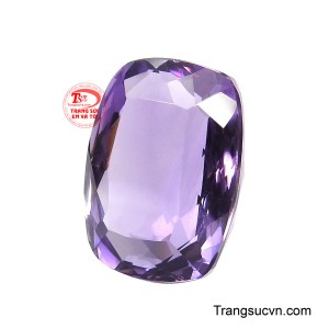 Không chỉ đẹp về thẩm mỹ, thạch anh tím còn được xem là biểu tượng của trí tuệ, sự bình an và may mắn.