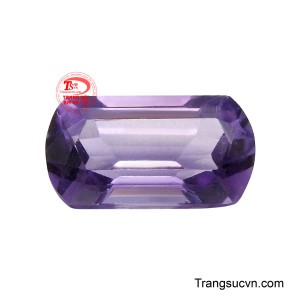 Thạch anh tím đế vương nổi bật với sắc tím đậm quyền lực, toát lên vẻ sang trọng và giá trị hiếm có khi được chế tác gắn lên trang sức.