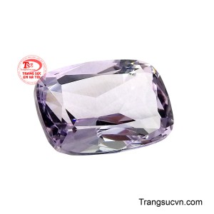 Khi ứng dụng trong trang sức, thạch anh tím nguyệt quang mang đến nét sang trọng kín đáo, phù hợp với người yêu vẻ đẹp tinh tế và khác biệt.