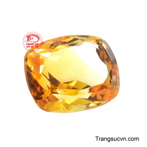 Sắc vàng đậm xen ánh mật ong cùng độ trong ấn tượng giúp viên đá trở thành tâm điểm khi gắn lên trang sức cao cấp.