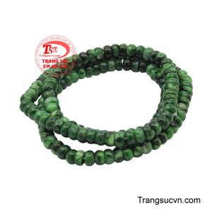 Chuỗi tay cẩm thạch sơn thủy tụ khí tạo nên hiệu ứng layer tự nhiên đầy cuốn hút. 