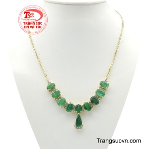 Dây chuyền Emerald đẳng cấp tuyệt tác của sắc xanh vương giả. 