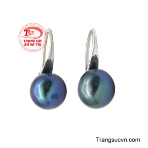 Hoa tai ngọc trai bạc huyền bí lấy cảm hứng từ vẻ đẹp sâu thẳm của đại dương đêm