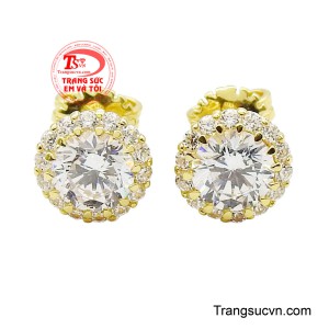 Hoa tai thanh lịch kiêu sa mang vẻ đẹp của ánh sáng và khí chất. 