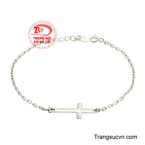 Lắc bạc thánh giá đức tin được coi là dấu ấn bình an trên cổ tay. 