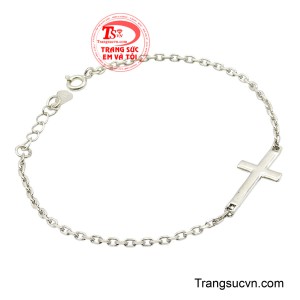 Chiếc lắc bạc thánh giá là biểu tượng thiêng liêng của niềm tin, hy vọng và tình yêu thương. 