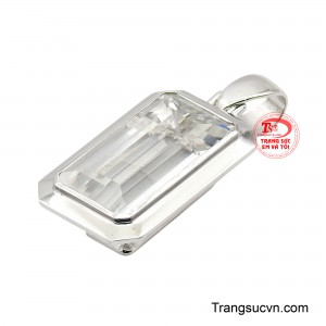 Thiết kế dáng đứng, đường nét cân đối tượng trưng cho sự ổn định, phát triển bền vững và vị thế vững vàng trong sự nghiệp. 