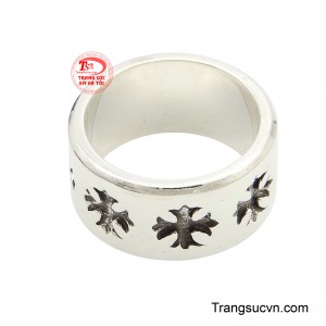 Đây là món phụ kiện thời thượng, dễ dàng kết hợp với nhiều phong cách trang phục để tạo nên diện mạo ấn tượng và khác biệt.