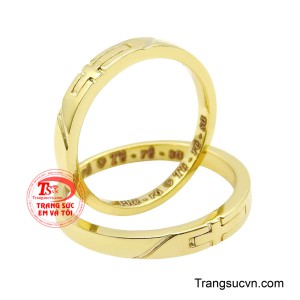 Phần đai nhẫn được tạo dáng mềm mại, ôm tay vừa vặn, mang lại cảm giác thoải mái khi đeo mỗi ngày. 