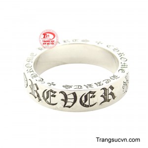 Chiếc nhẫn không chỉ là một món đồ trang sức mà nó còn thể hiện gu thẩm mỹ riêng. 