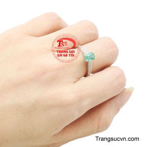 Sự kết hợp hài hòa tạo nên một tổng thể cân đối gọn gàng, vừa hiện đại nhưng vẫn đầy nữ tính. 