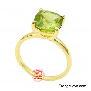 Phần thân nhẫn trơn mảnh, bo cong mềm mại, giúp tổng thể trở nên thanh lịch và dễ phối cùng nhiều phong cách, từ nữ tính dịu dàng đến hiện đại tinh tế. 