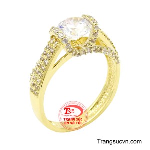 Nhẫn nữ thanh lịch kiêu sa toát lên vẻ đẹp trang nhã với thiết kế tôn vinh sự mềm mại nhưng đầy cuốn hút. 