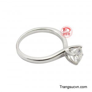 Sản phẩm không chỉ là món trang sức tô điểm cho đôi tay mà còn là món quà ý nghĩa dành tặng cho bản thân hoặc người thương. 