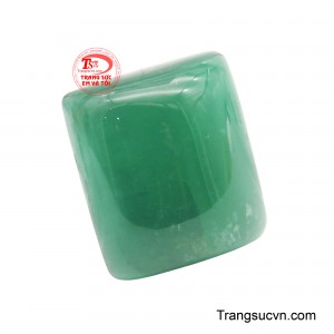 Sắc xanh lục tự nhiên của Emerald gam màu đại diện cho Mộc khí gợi cảm giác mát lành, chữa lành và nuôi dưỡng.