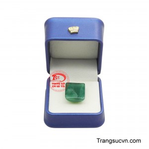 Viên Emerald An Lành không chỉ là một viên đá quý, mà còn là lời chúc thầm lặng cho cuộc sống an yên, thuận hòa và vững vàng