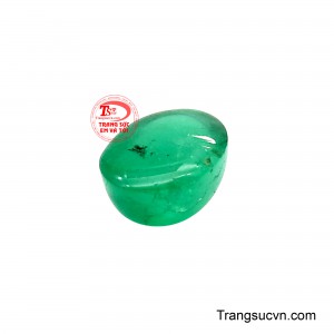 Sắc xanh lục tự nhiên của ngọc lục bảo gợi cảm giác dịu mát, tươi mới