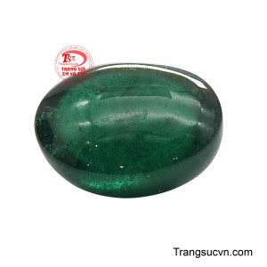 Emerald từ lâu đã gắn liền với ý nghĩa tăng trưởng, tái sinh và lưu thông năng lượng, giúp khơi mở tư duy, củng cố sự quyết đoán và thu hút vận may trong công việc lẫn cuộc sống. 