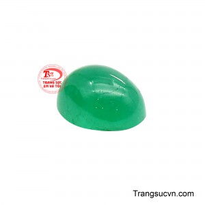 Những bao thể đá tự nhiên ẩn hiện bên trong không phải là khiếm khuyết, mà là dấu ấn của thời gian.