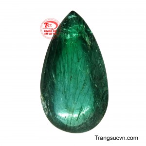 Viên Emerald Lục Ngọc Hoàng Thiên sở hữu vẻ đẹp trầm lắng mà uy nghi, được kết tinh từ tinh hoa đất trời qua hàng triệu năm.