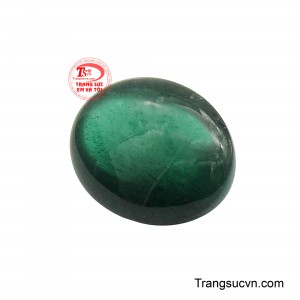 Những bao thể tự nhiên hiện hữu bên trong emerald mang dấu ấn độc bản khiến mỗi viên đá đều mang một câu chuyện và giá trị riêng biệt. 