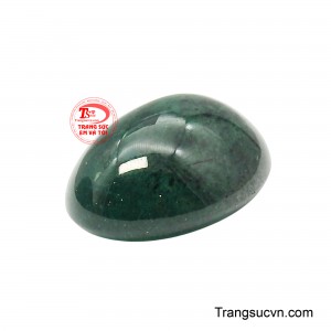 Khi được chế tác thành trang sức, viên đá không chỉ trở nên đắt giá về thẩm mỹ mà còn toát lên phong thái sang trọng một cách tự nhiên