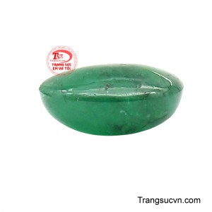 Đặc biệt khi được chế tác cùng trang sức vàng, Emerald Vượng Khí trở thành điểm nhấn tinh tế, vừa sang trọng vừa mang chiều sâu phong thủy, phù hợp với những ai yêu thích vẻ đẹp đĩnh đạc.