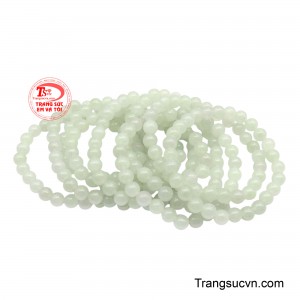 Thiết kế chuỗi tròn đều không chỉ tôn lên nét tinh tế của người đeo mà còn mang ý nghĩa phong thủy về sự viên mãn và phát triển lâu dài. 