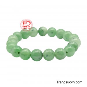 Trong phong thủy, cẩm thạch được xem là loại ngọc có khả năng tích tụ và điều hòa năng lượng, giúp giữ vững sinh khí, thu hút may mắn và tạo nền tảng ổn định cho cuộc sống.