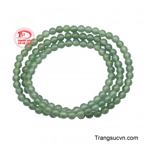 Chuỗi tay lam ngọc bình an mang sắc xanh dịu nhẹ như làn nước tĩnh, gợi cảm giác thư thái và an nhiên trong tâm hồn. 