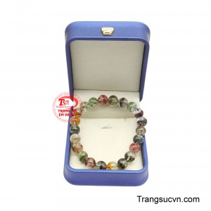 Đồng thời, chuỗi tay còn thể hiện gu thẩm mỹ tinh tế của người đeo, như một điểm nhấn nhẹ nhàng nhưng đầy ý nghĩa