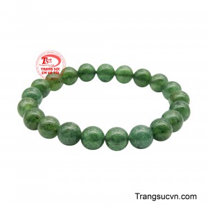 Mỗi hạt đá được mài bóng tỉ mỉ, giữ trọn nét tự nhiên của khoáng chất bên trong, mang đến cảm giác mềm mại, thanh thoát và tinh tế khi đeo trên tay.