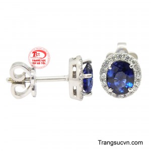 Đeo hoa tai sapphire như mang theo nét đẹp kiêu sa cùng nguồn năng lượng tích cực, giúp người phụ nữ thêm tự tin và tỏa sáng.