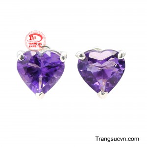 Hoa Tai Bạc Thạch Anh Tím Kiêu Sa là món trang sức mang vẻ đẹp nhẹ nhàng nhưng đầy cuốn hút, dành cho những quý cô yêu thích sự tinh tế và thanh lịch.