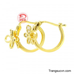 Phần cánh bướm được điểm xuyết những viên đá lấp lánh, tạo nên hiệu ứng ánh sáng tinh tế